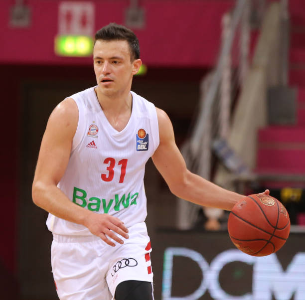 半场便以4 半场便以4