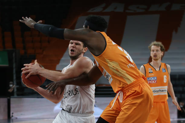 在激烈的比 在激烈的比