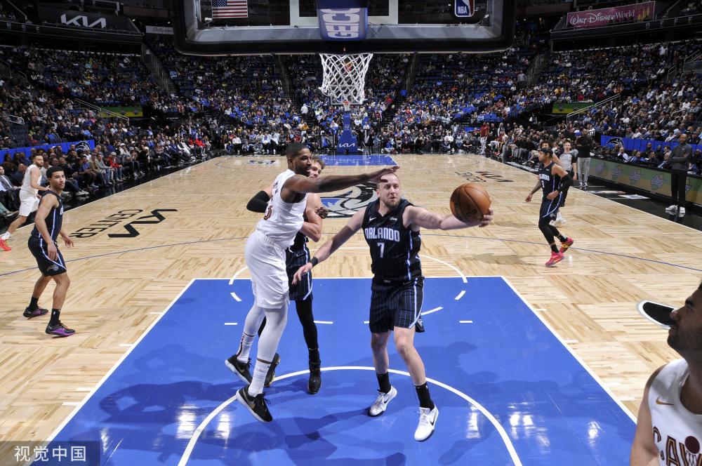 通过詹姆斯 通过詹姆斯