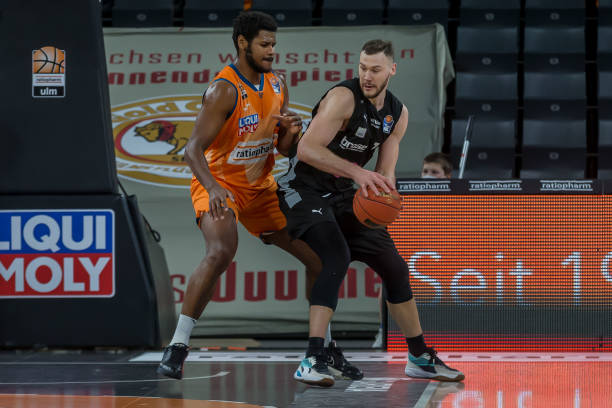 由于很多拉 由于很多拉