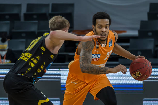 和顽强的防 和顽强的防